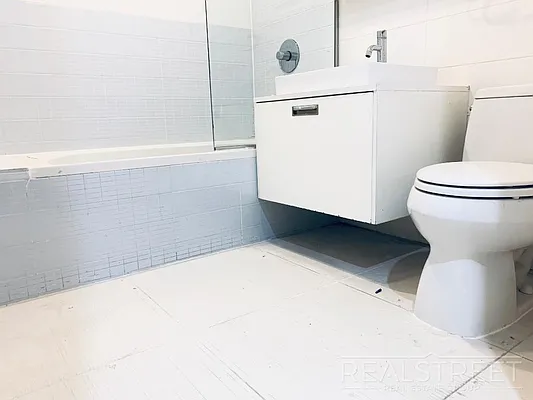 Rented by Real Street Inc | media 22