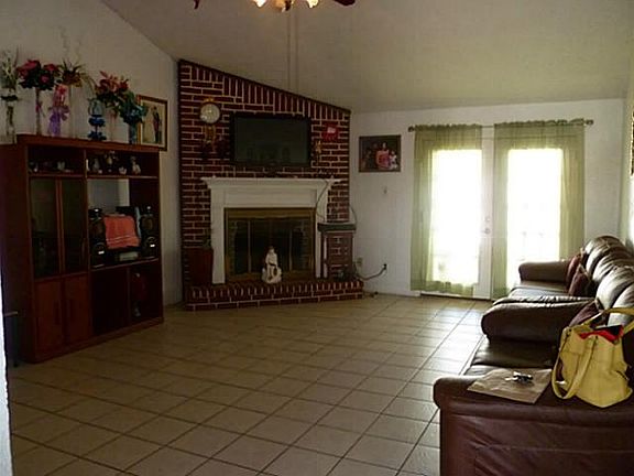 2nd image of 1273 Tiffany Ln