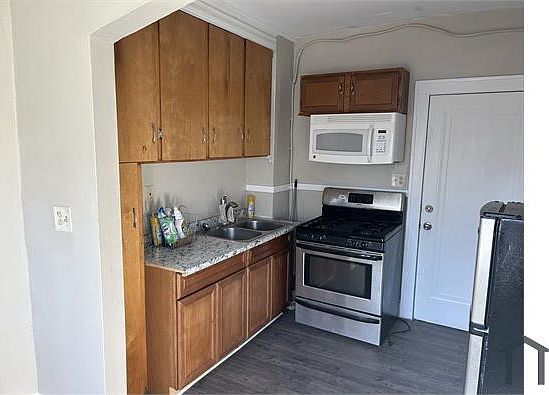 3rd image of 15309 Glencoe Ave APT 17
