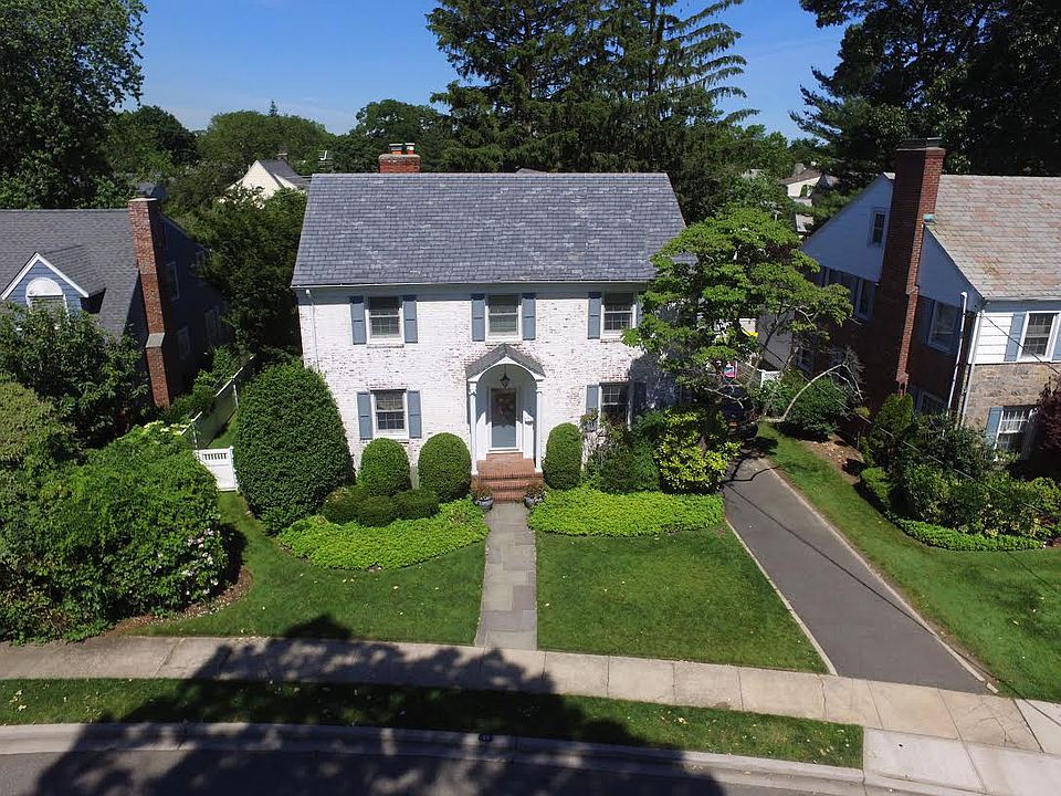 1st image of 28 Amherst Ct
