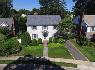 28 Amherst Ct, Rockville Centre, NY 11570