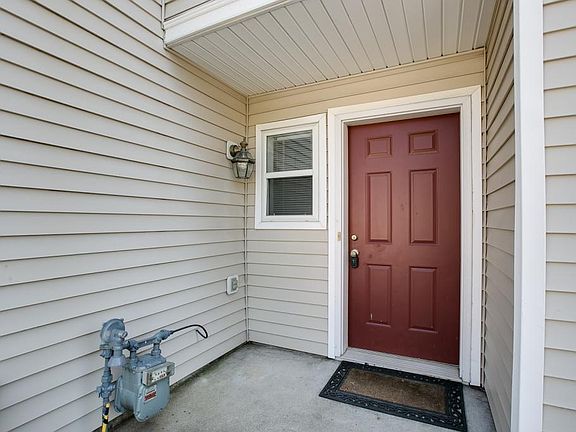 3rd image of 660 Kingfisher Ln APT E