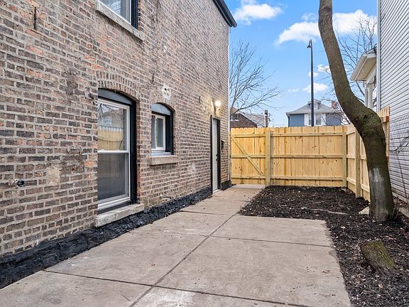 4th image of 2634 S 61st Ave