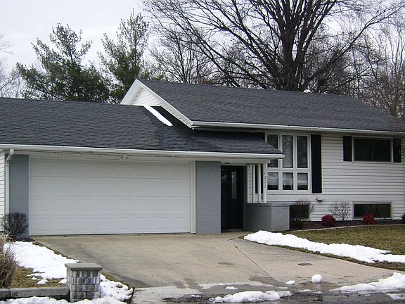 2nd image of 1211 Killarney Dr