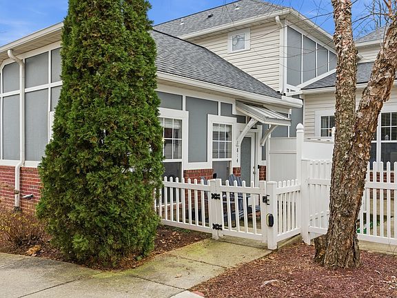 3rd image of 814 Bracken Trl