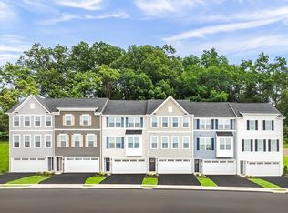 267 Summerfield Dr #C, Hanover, PA 17331