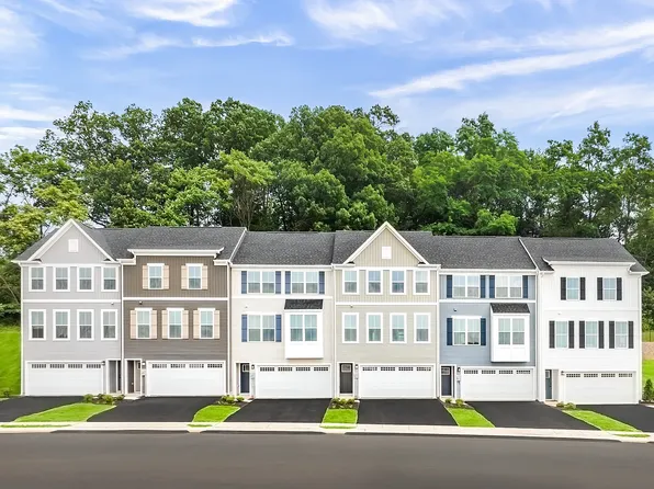 267 Summerfield Dr, Hanover, PA