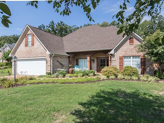 2nd image of 924 Bonnie Blue Dr