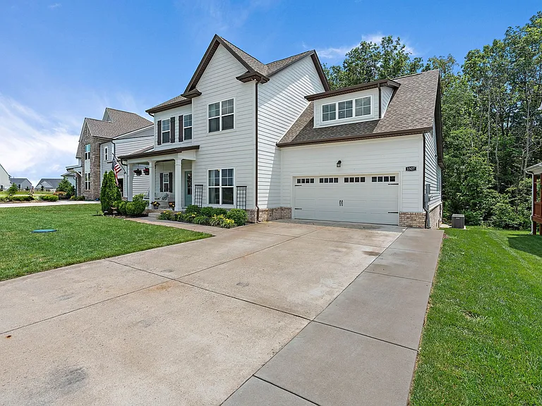 1327 Batbriar Rd — Photo 2