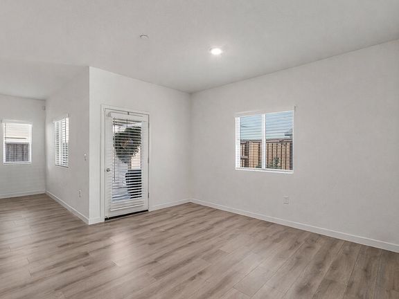 3rd image of 525 Fruit Tree Rd