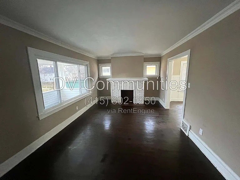 872 Helmsdale Rd #2 — Photo 4