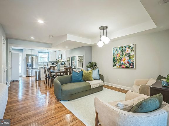4th image of 909 1st St