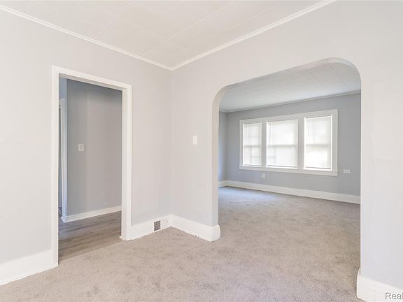 4th image of 207 Oliver St