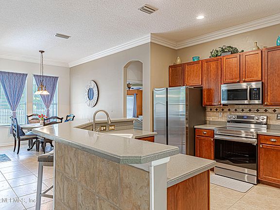 4th image of 121 ZACHARY Drive N