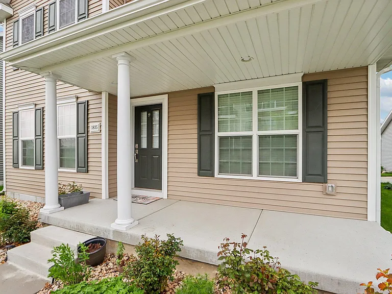 1835 Summerfield Way — Photo 3