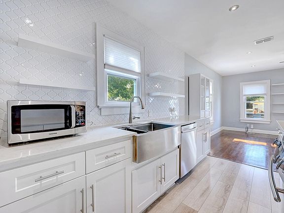 5th image of 908 Romeria Dr Unit A