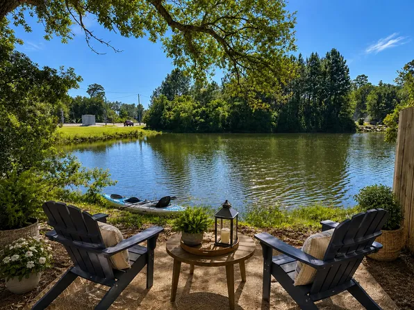 301 Lac Bleu Ave Unit B, Pass Christian, MS 39571