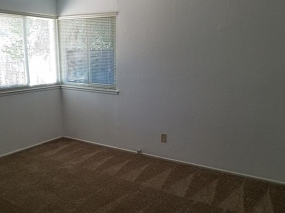 4th image of 1011 Singingwood Rd