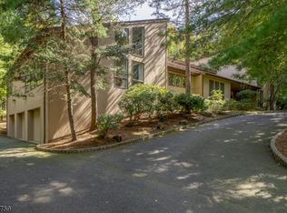 40 Timberline Way, Watchung, NJ 07069