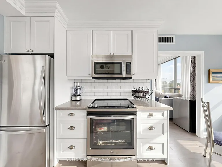 7460 Bathurst St #507 — Photo 8