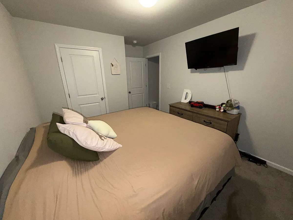 Building Photo - 136 Arlington Dr