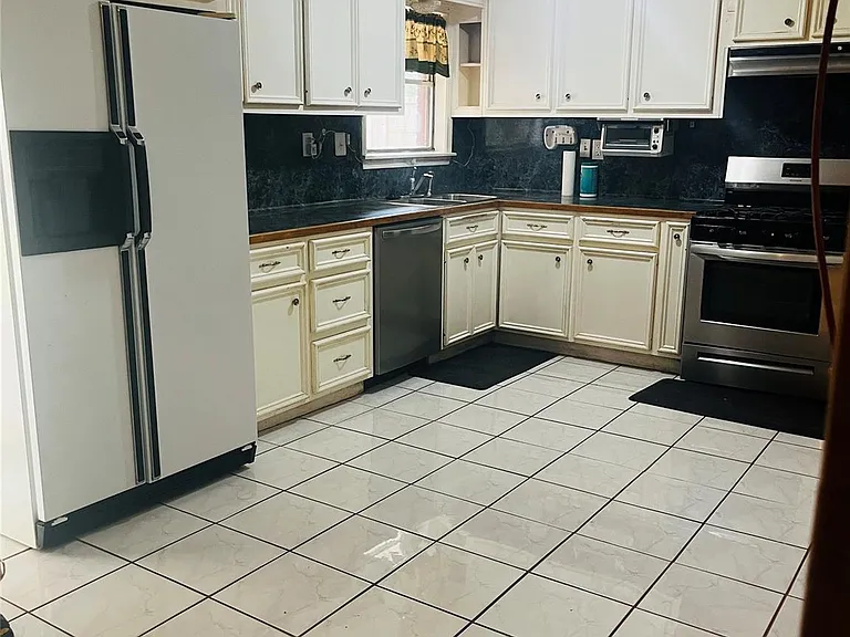 13421 Utica St — Photo 13