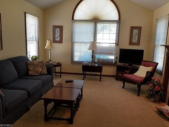 4th image of 246 Abbotsford Dr