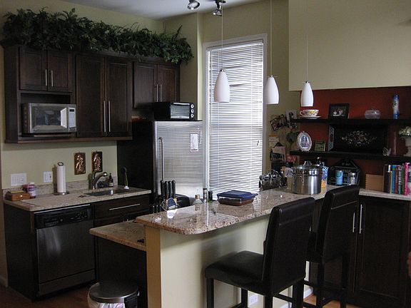 3rd image of 1956 N Sheffield Ave #2