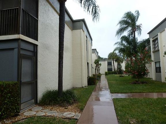 4th image of 265 SE 10th St APT 1C