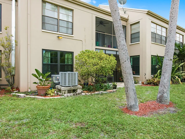 2453 Egret Blvd #1 — Photo 34