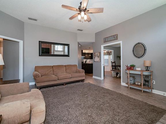 4th image of 214 Woodcreek Dr