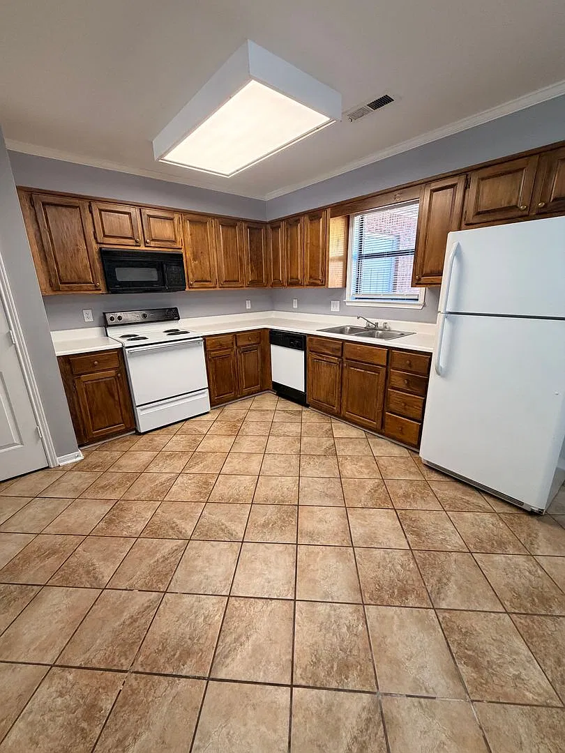 Village Parc Apartments - Centrally Located Townhomes — Photo 3
