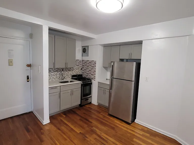 2 W End Ave #4J — Photo 5