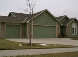 633 N Nottingham Rd, Lawrence, KS 66049