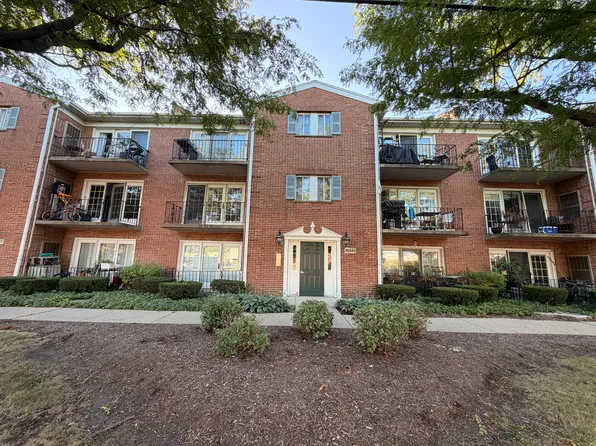 10345 Dearlove Rd APT 201, Glenview, IL 60025