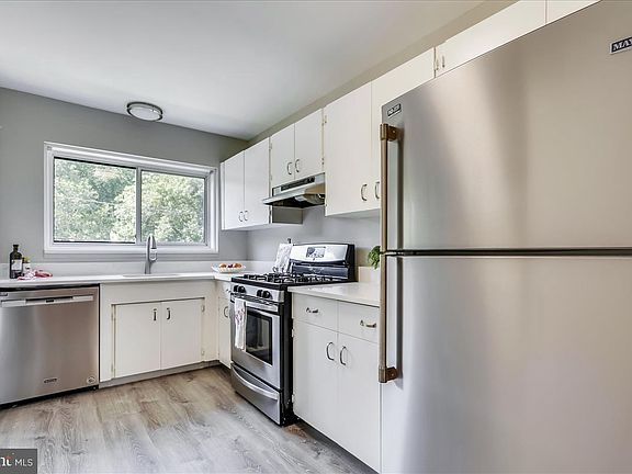 5th image of 10681 Weymouth St #W204