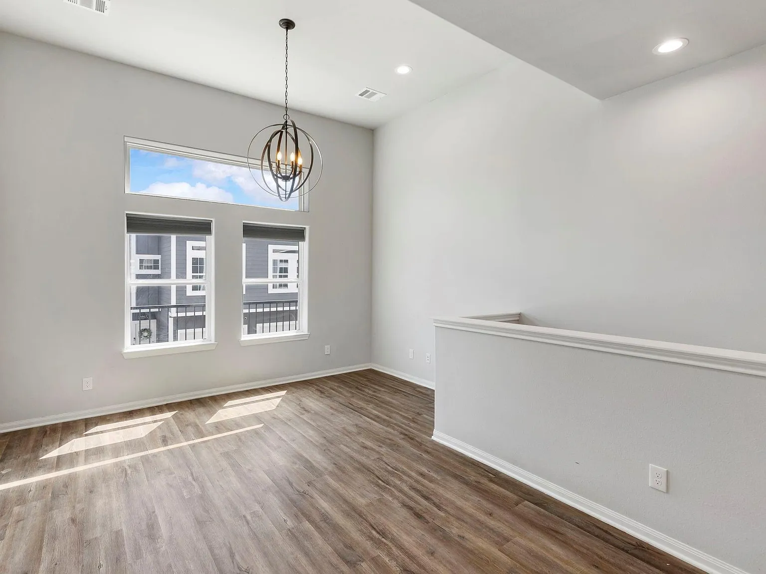 3 bed, 2.0 bath, 1344 sqft, $1,800 — Photo 3