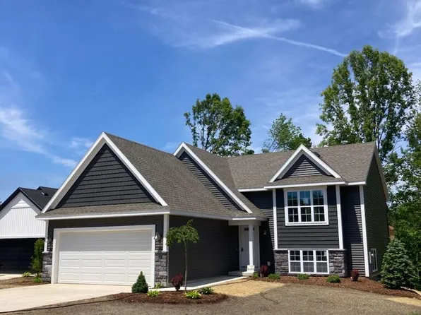 3486 Breezewood Ct, Kentwood, MI 49512