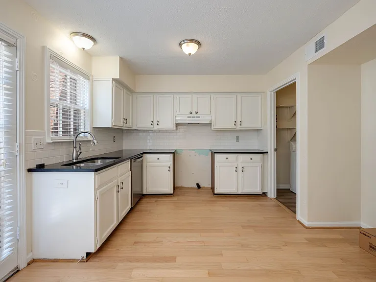 2604 Belcourt Ave #B — Photo 14