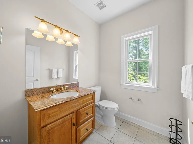 1310 Forestwood Dr — Photo 13