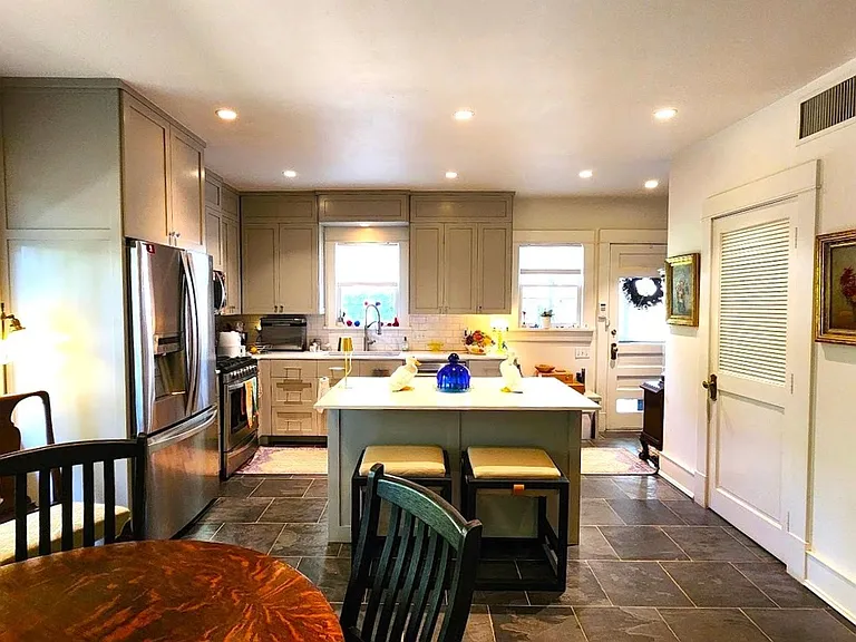 517 S Flood Ave — Photo 13