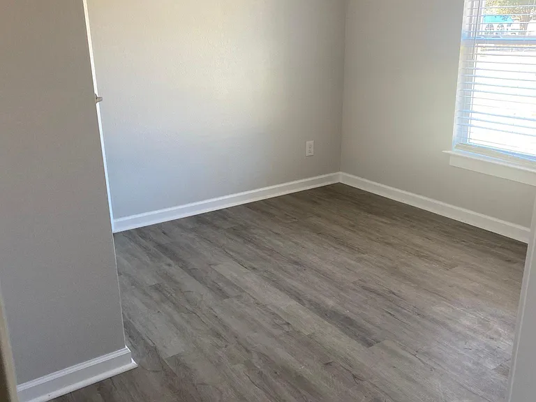1487 Pine St — Photo 9