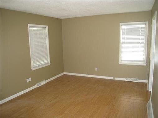 5th image of 8933 Grand Ave