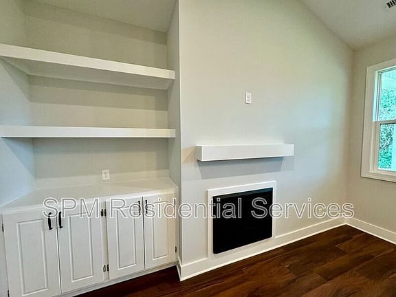 5th image of 1121 Echo Dr NE