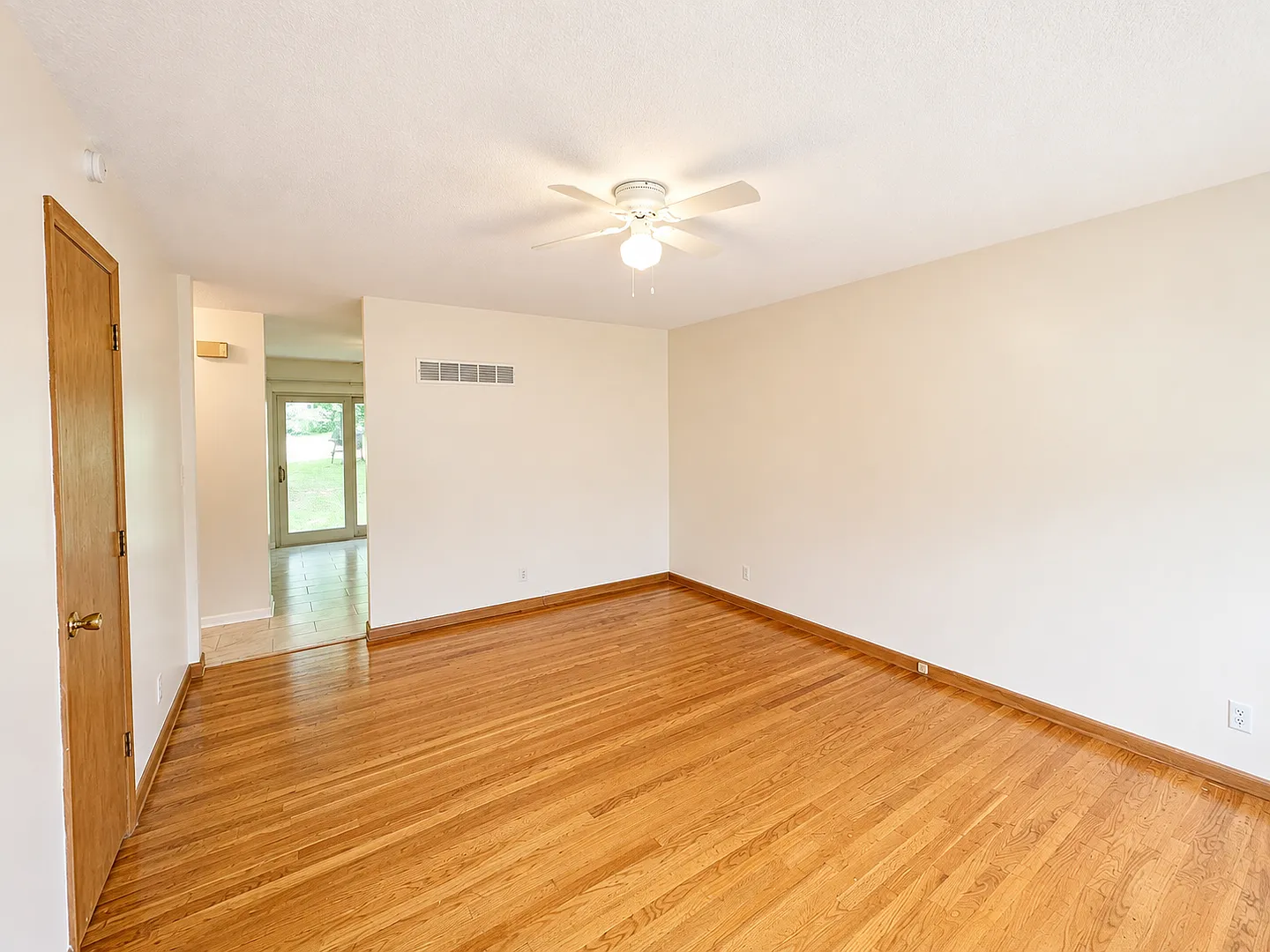 Spacious 2-Bedroom, 2-Bath Duplex with Bonus Basement Space! — Photo 3