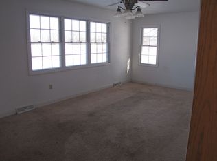 27 Pleasant Knoll Rd, Stoutland, MO 65567