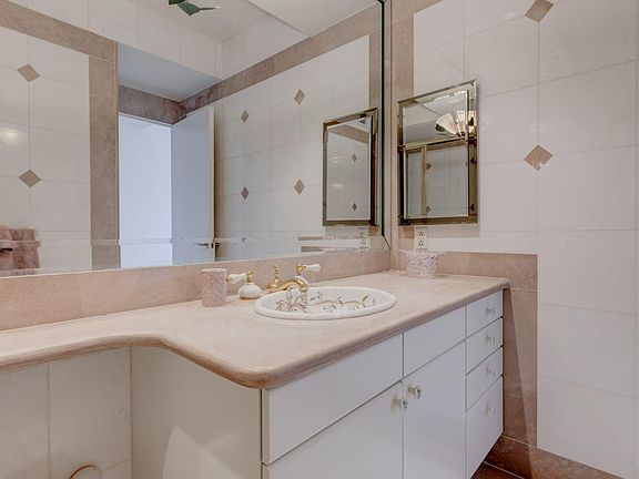 5th image of 3801 NE 207th St #18CN