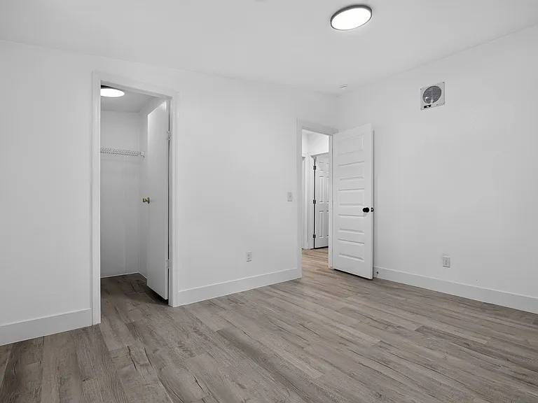 7180 SW 19th Pl — Photo 4