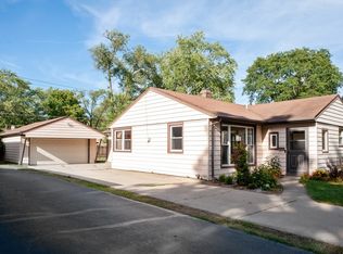 2110 Hawk Ln, Rolling Meadows, IL 60008