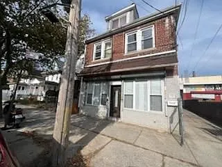 Building Photo - E 92nd St